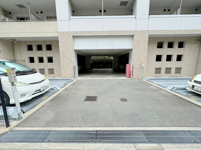 メロディア新北野の駐車場