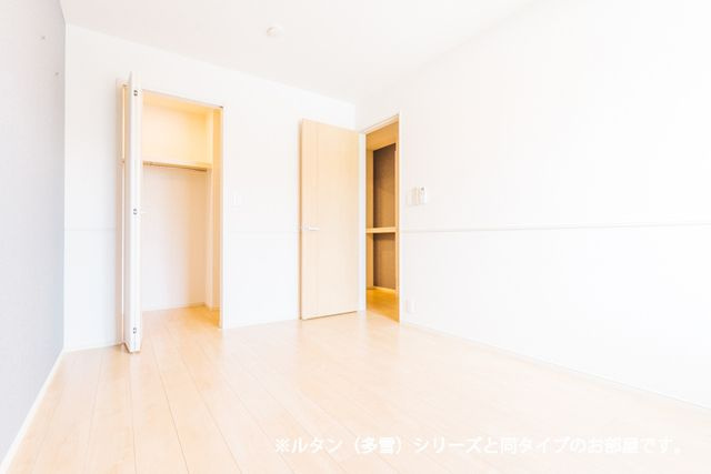 アヴニールやぶなみⅢの居間・リビング