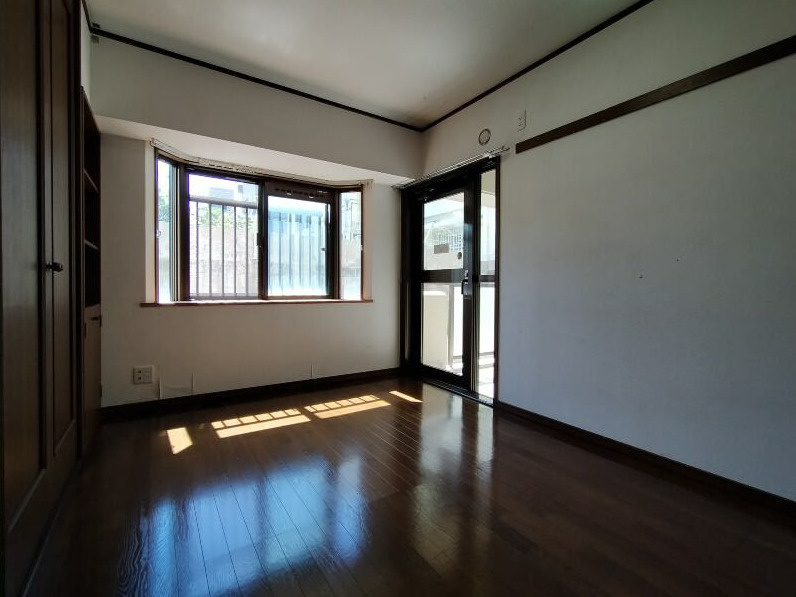 ライオンズマンション汀良町の洋室