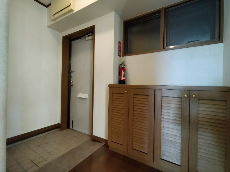 ライオンズマンション汀良町の玄関