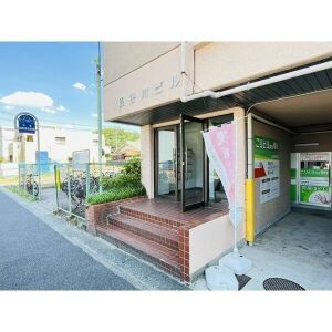 長谷川ビルのエントランス