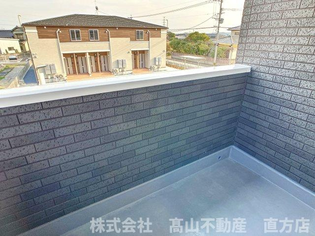 直方市大字感田のアパートのバルコニー
