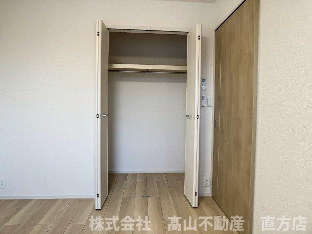 直方市大字感田のアパートの収納