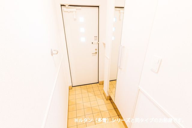 アヴニールやぶなみⅢの玄関