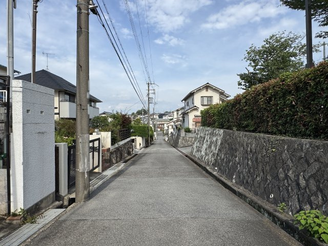 明石市大久保町山手台3丁目戸建の前面道路含む現地写真
