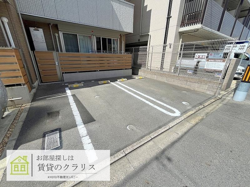 ボヌール壬生の駐車場