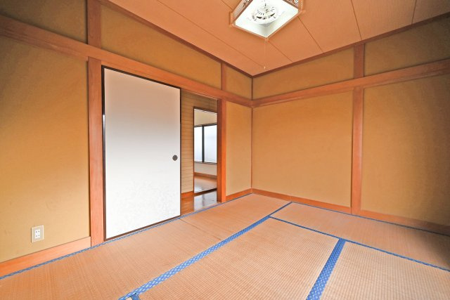 箕面市稲５丁目中古一戸建て│4LDK＋駐車1台可の子供部屋|ちょっとした休憩時の癒しの空間としてはもちろん、客間やお子様のお昼寝スペースとしても活用できます。