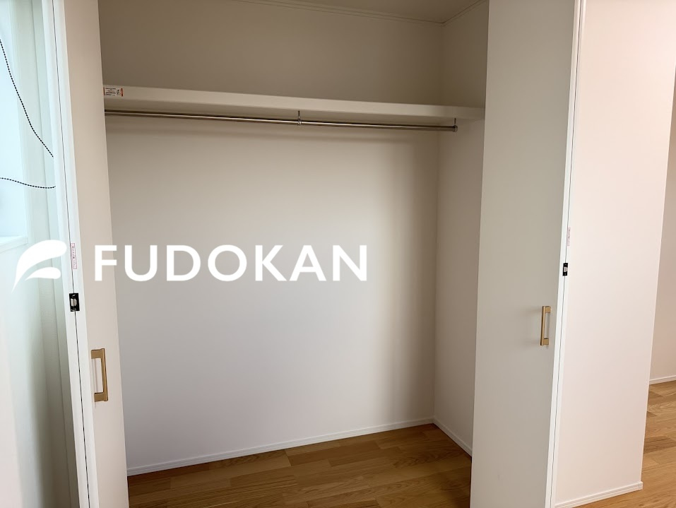 東根市神町東建売住宅【C棟】の収納|ハンガー収納でお洋服もシワなしです。