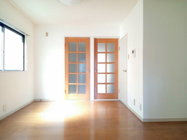 川崎市多摩区菅３丁目の賃貸マンションの居間・リビング