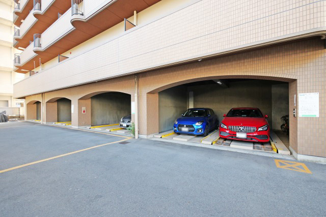 フェルザ長田の駐車場