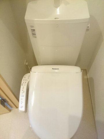 サニースクエアのトイレ|コンパクトで使いやすいトイレです
