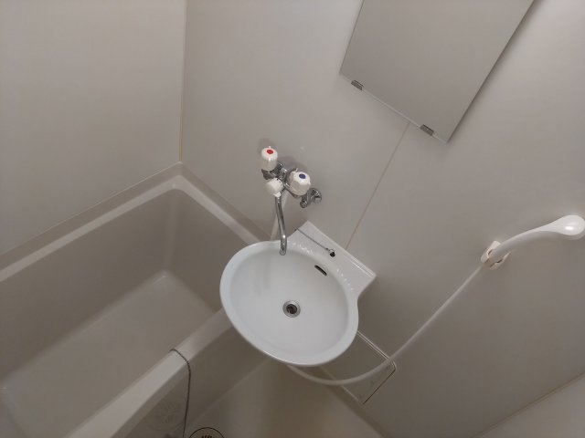 レオパレス清流の浴室|※同タイプ部屋の写真となります