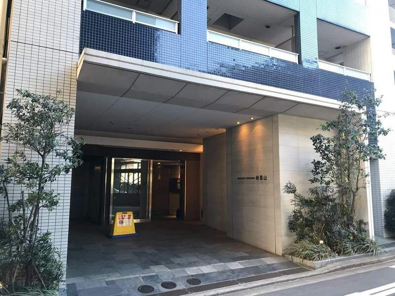 メイクスデザイン南青山のエントランス