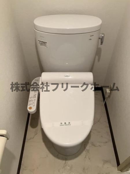 武蔵野市中町１丁目の賃貸マンションのトイレ