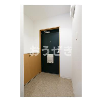 クレスト鶴見の玄関
