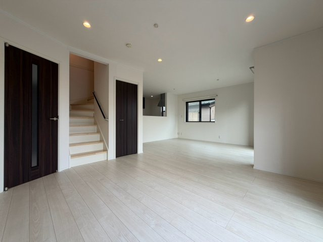 所沢市久米中古戸建の居間・リビング