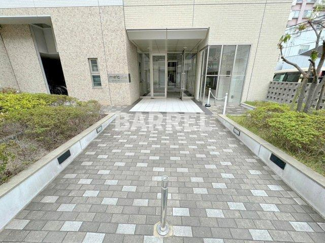 メロディア新北野のエントランス
