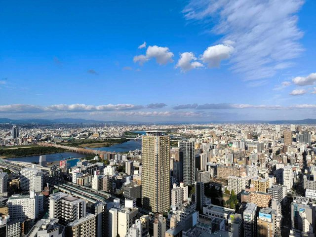 ブランズタワー梅田ノースの展望|43階から望む圧巻のパノラマビュー。眼下に広がる街並みと開放感あふれる眺望を、現地でご体感ください。