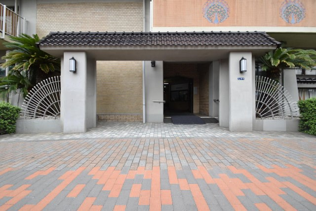 【エントランス】 | カーサ相生A棟 | マンションの「顔」ともいうべきエントランス部分です。～即日のご見学可能～　お問合せはお気軽に。