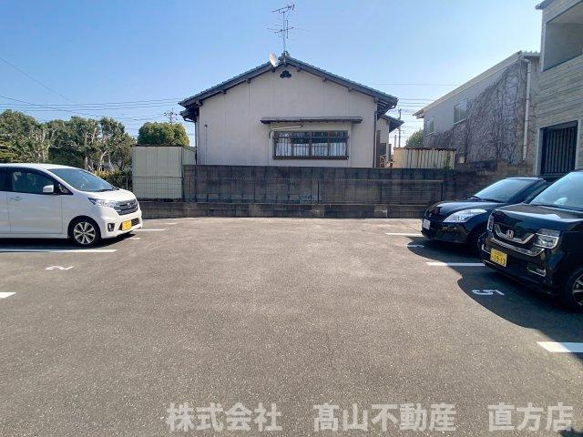 北九州市八幡西区香月中央３丁目のアパートの駐車場