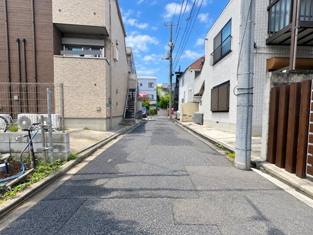 中野区中野1丁目 全2棟 A号棟の前面道路含む現地写真|便利な「中野」駅徒歩12分
利便性と居住性を兼ね備えた生活しやすい立地に誕生します