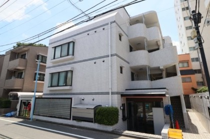 【外観】 | アステール荻窪 | 鉄筋コンクリート造のがっちりとした建物。
