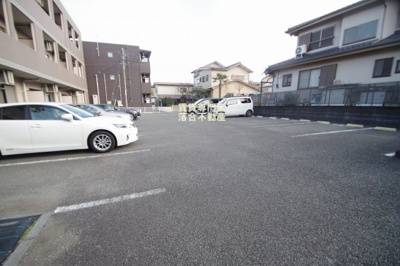 【駐車場】 | ソレアード・ヴィラ | 敷地内駐車場完備