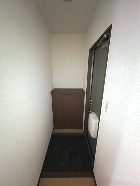 レジデンスラフィネ（A） の玄関