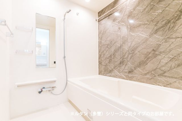 アヴニールやぶなみⅢの浴室
