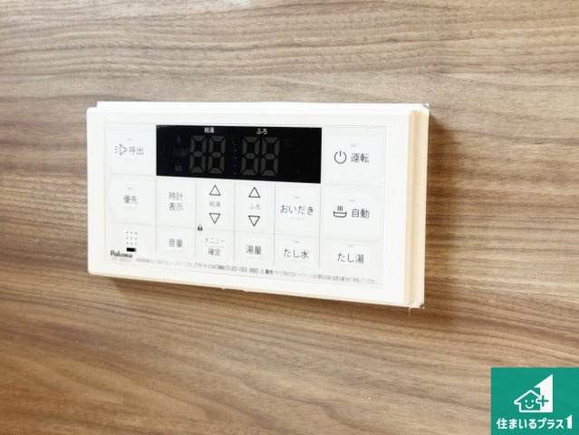 ◆東大阪市吉田　新築一戸建てのキッチン|リビングと統一感があり、使い勝手のいいキッチン。広々としているので、二人並んで作業が出来ちゃいます。お子様と一緒に色々なお料理に挑戦できるスペースがあります。