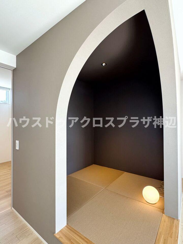 神辺町川南 III期　3980万のその他|【瞑想ルーム2帖】畳敷きの心地よい質感と、コンパクトながら包まれるような安心感が魅力の空間。瞑想やヨガでリフレッシュしたり、自由に寛げる贅沢なヌックです。