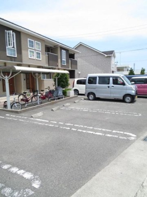 【駐車場】 | サニーブライト　Ａ | 駐車場に車を止められます