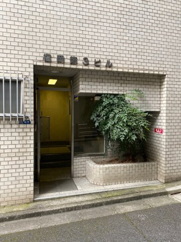 千代田区飯田橋１丁目の店舗一部のエントランス