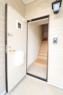 ポンポン・アジュールの玄関|きれいな玄関です