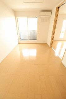 ポンポン・アジュールの居間・リビング|ゆったりとしたリビングです
