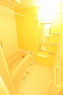 ポンポン・アジュールの浴室|きれいなお風呂です