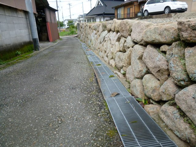 西宮市山口町中野1丁目　売土地の前面道路含む現地写真