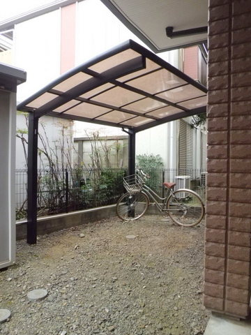 ポム・ド・テールのその他共用部分|雨の日に嬉しい屋根付自転車置場