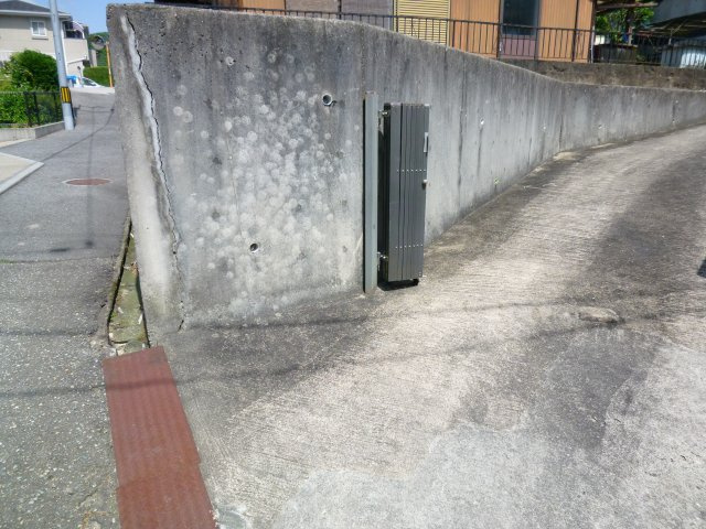 西宮市山口町中野1丁目　売土地の前面道路含む現地写真