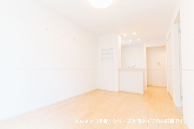 アヴニールやぶなみⅢの居間・リビング