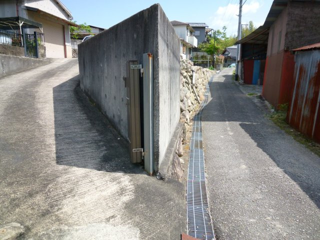 西宮市山口町中野1丁目　売土地の前面道路含む現地写真