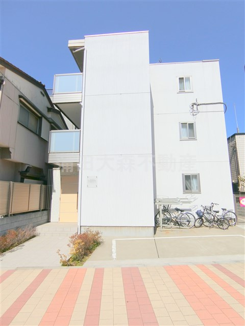 エルスタンザ西糀谷の外観|2015年3月築　鉄骨造地上3階建て総戸数18戸
東京都大田区西糀谷4丁目　京急空港線糀谷駅徒歩2分　京浜急行本線京急蒲田駅徒歩9分