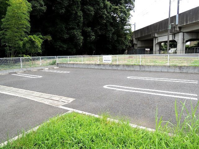 プロムナード　ローズの駐車場