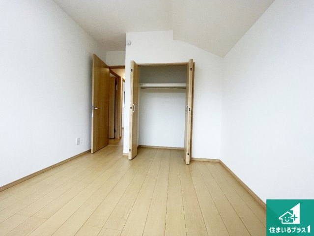 神戸市北区北五葉　新築一戸建ての洋室|収納スペースが充実しているので子供の成長に合わせてたくさん収納ができます！家族構成に合わせた様々な活用ができる収納！