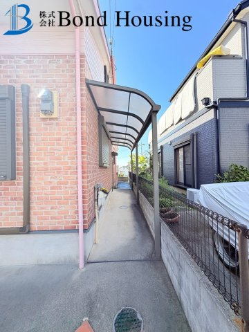 土地面積49坪　ウッドデッキ付　西区白水1丁目　中古戸建の前面道路含む現地写真