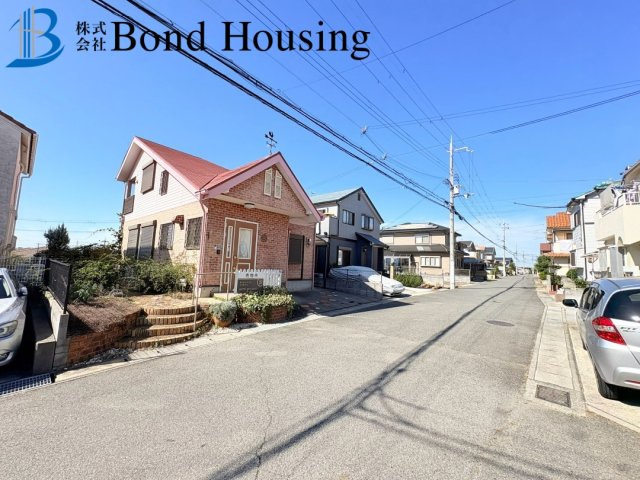 土地面積49坪　ウッドデッキ付　西区白水1丁目　中古戸建の前面道路含む現地写真