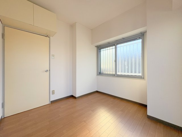 ニュー赤羽ハイツの洋室