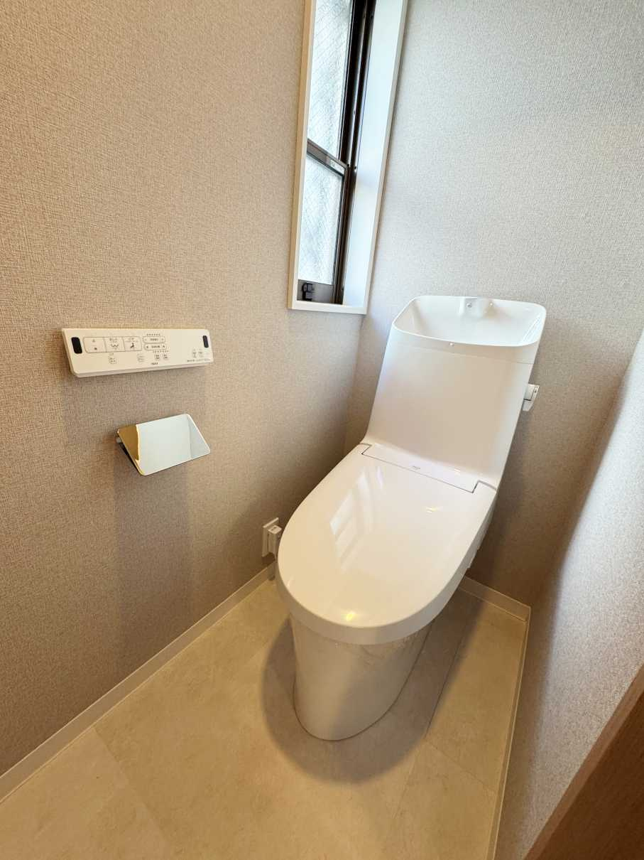 足立区保木間五丁目戸建のトイレ|コンパクトで使いやすいトイレです