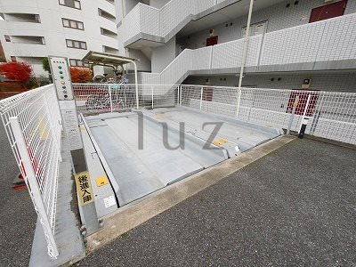 ネオポリストキワⅦの駐車場