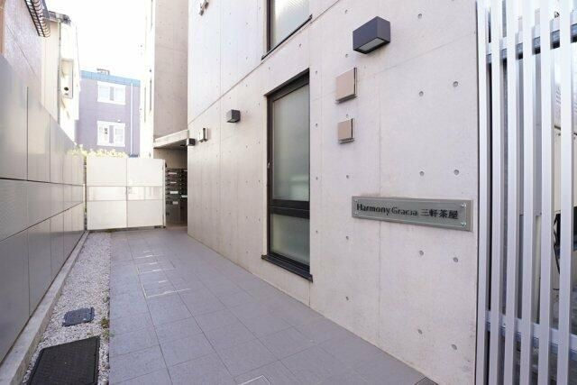 ハーモニーグラシア三軒茶屋のエントランス